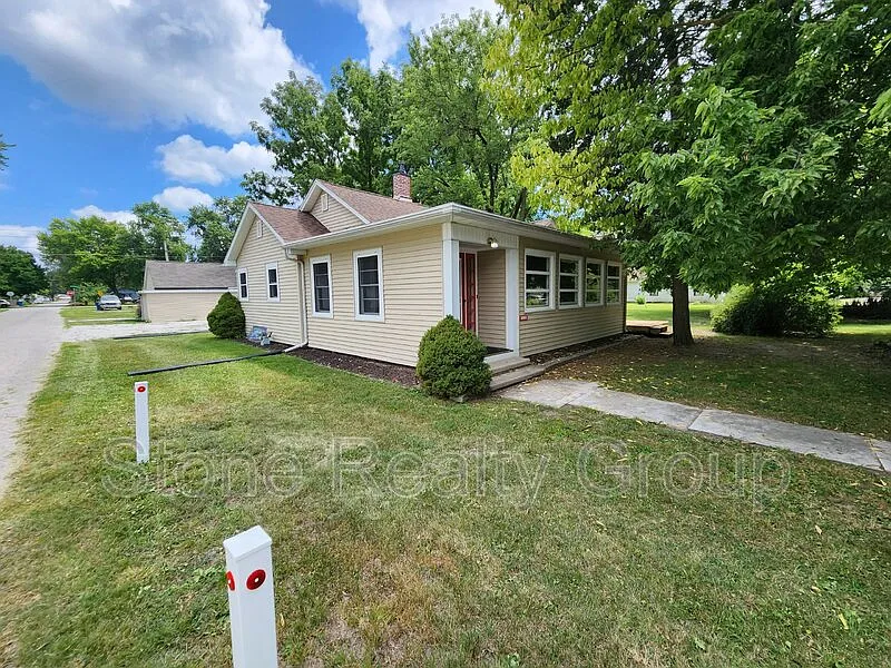 3 bed, 1.5 bath, $1,750 — Photo 1