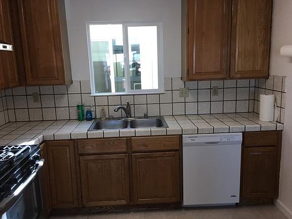 5th image of 377 Abbot Ave