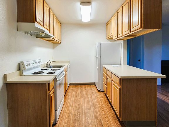 3rd image of 1740-1750 Hanover Dr #123