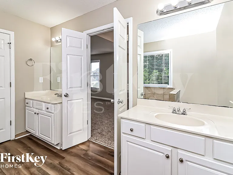 3727 Lockerbie Ln — Photo 13