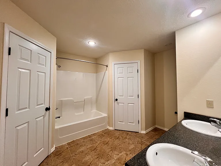436 N Chandler Ave — Photo 12