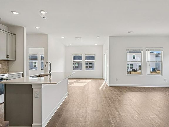 4th image of 133 Pantego Pl