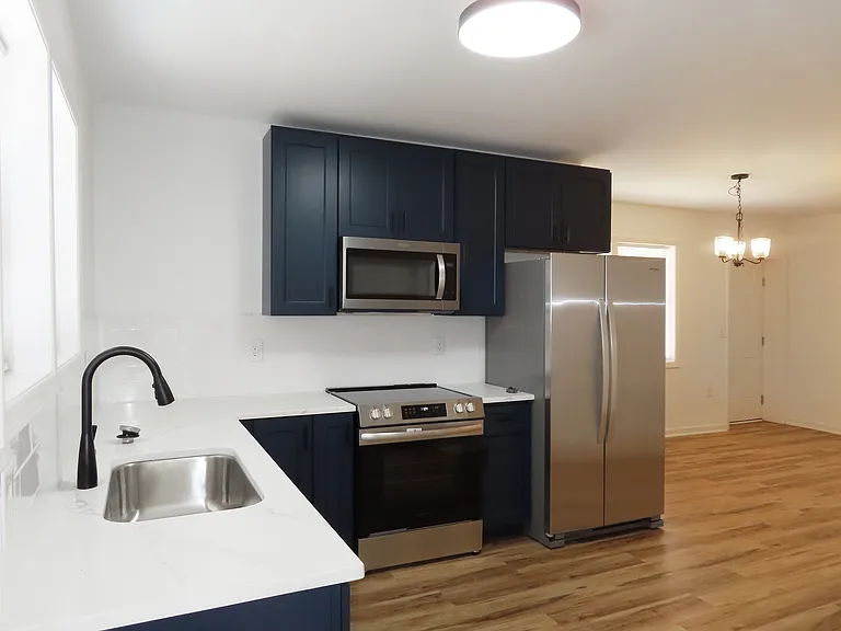527 Cornelius St — Photo 9