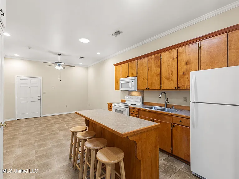 2 W Lakeview Dr #6 — Photo 10