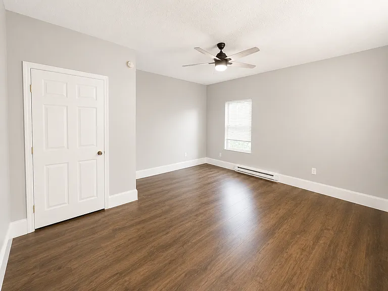 2224 W Jefferson St — Photo 3