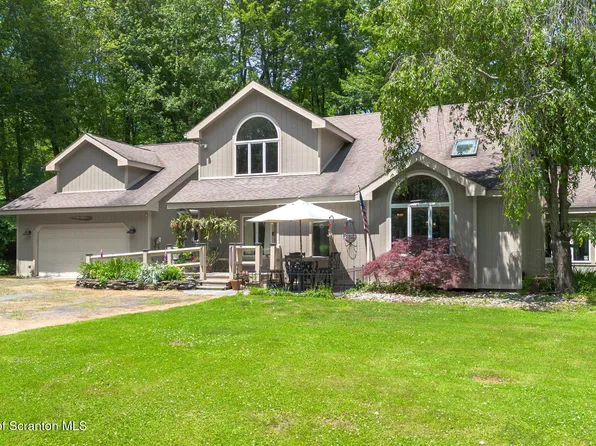 364 Idlewild Ln, Clifford Township, PA 18470