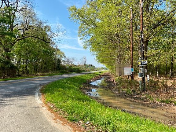 4th image of 557 Highway 561