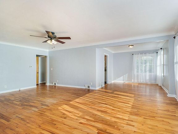 4th image of 2436 Oakland Dr