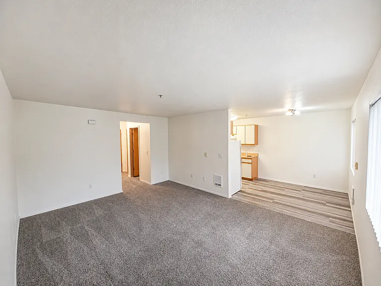 1101 W Emma Ave — Photo 2