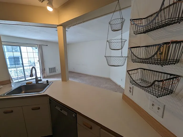 28 James St — Photo 4