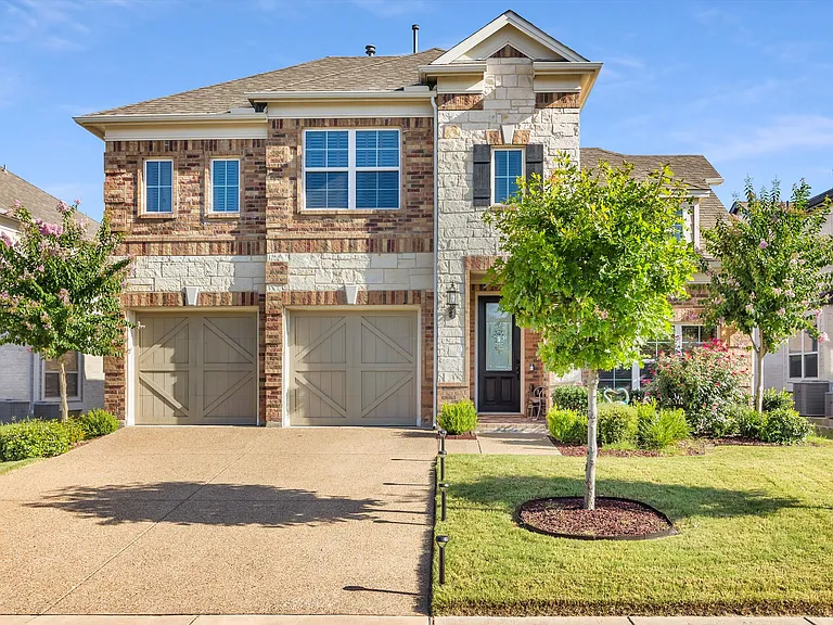 5520 Palisades Dr — Photo 2