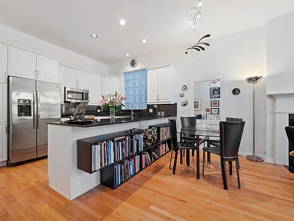 5th image of 849 W Wrightwood Ave APT 1W