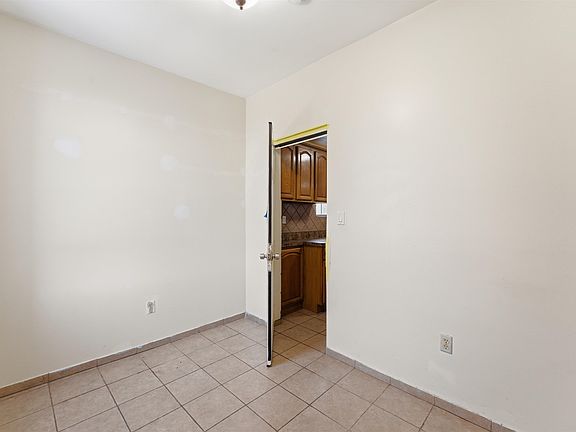 4th image of 921 Paterson Plank Rd