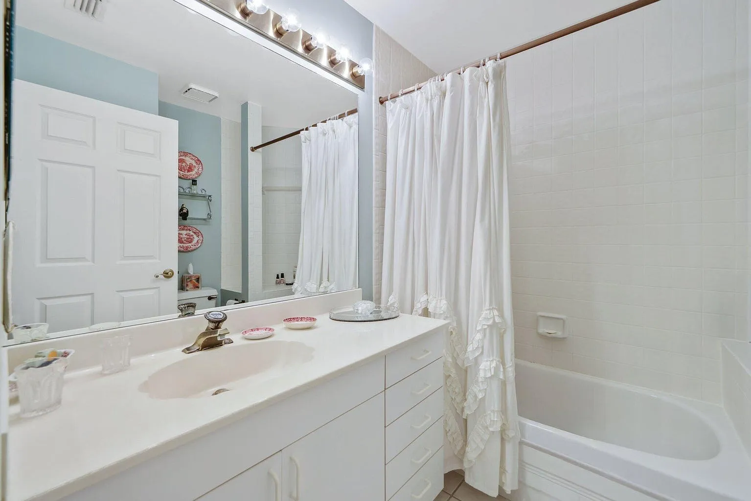 3 bed, 1632 sqft, $2,850 — Photo 2