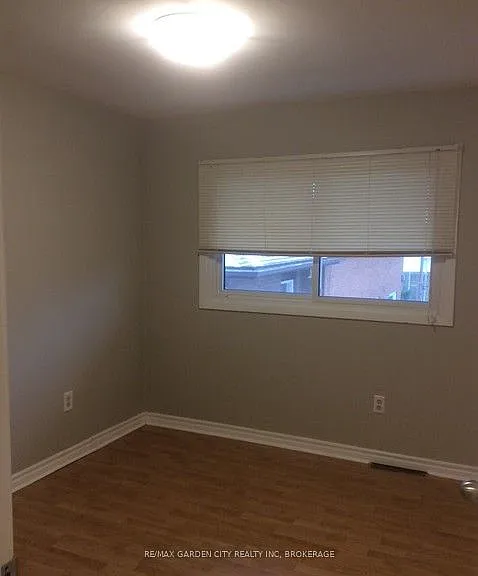 43 Dunvegan Rd #UPPER — Photo 12