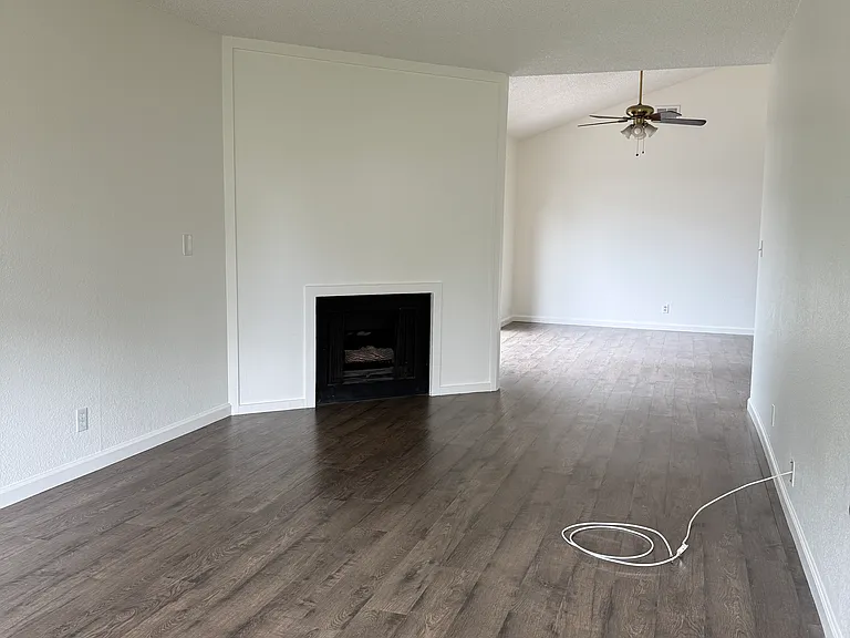 2436 S Whitney Blvd — Photo 10