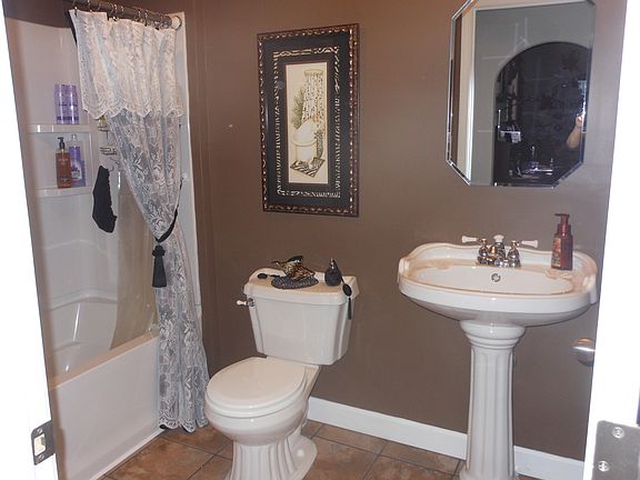 2nd image of 2026 E Cardinal Ct