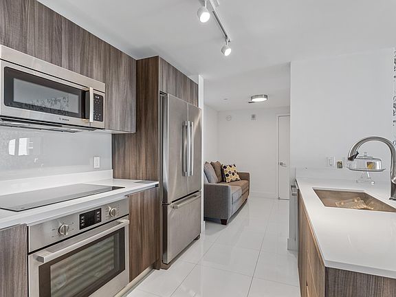 5th image of 488 NE 18th St #3509