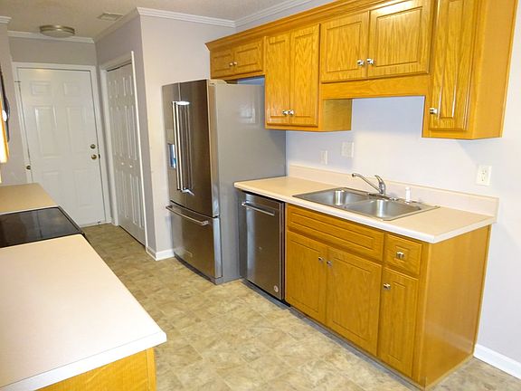 5th image of 107 Pin Oak Dr