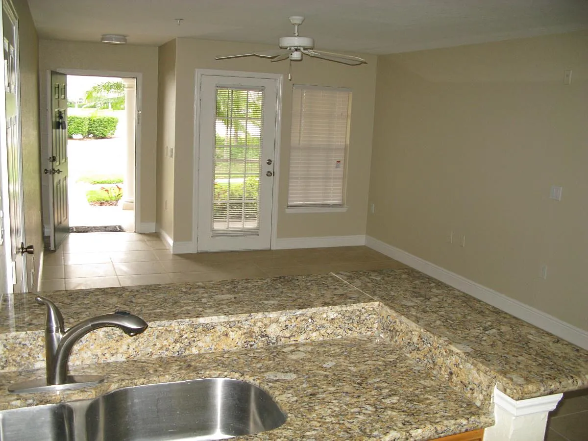 1 bed, 880 sqft, $1,475 — Photo 1