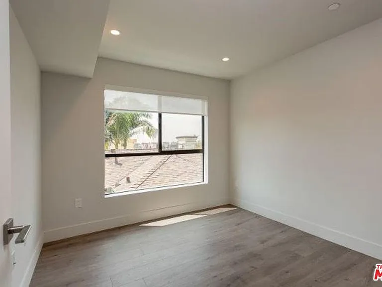 1306 N Orange Dr — Photo 21