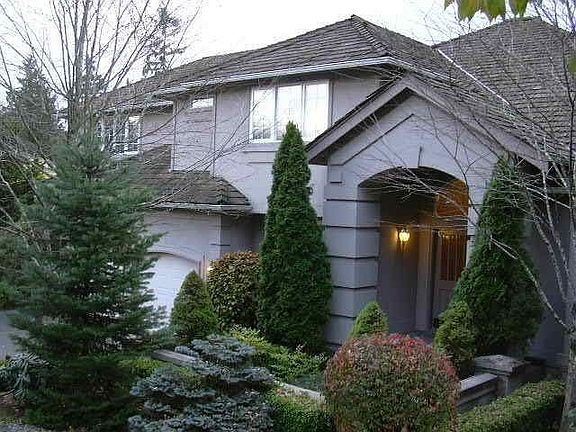 Front entry close in