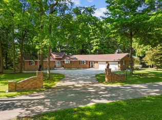 W7829 Oakcrest Dr, Hortonville, WI 54944