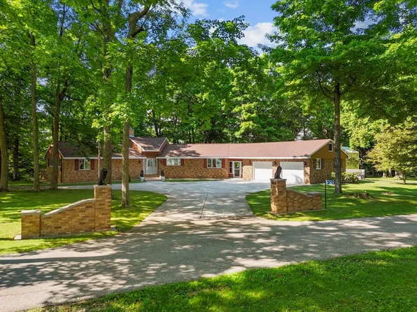 W7829 Oakcrest Dr, Hortonville, WI 54944