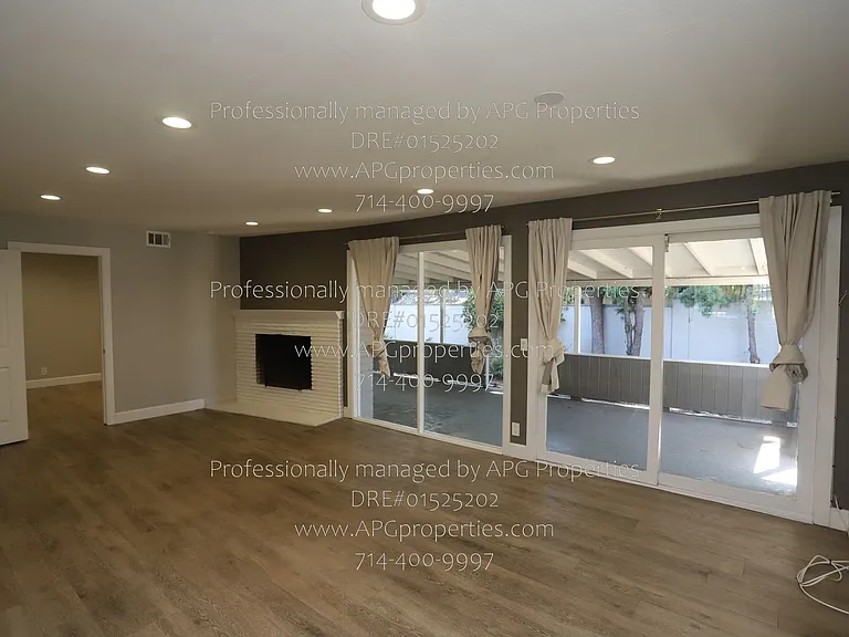 11242 Dallas Dr — Photo 2