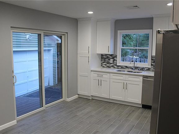 4th image of 13 Judd Pl