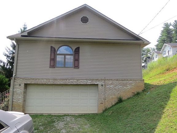 2nd image of 509 E Clover St