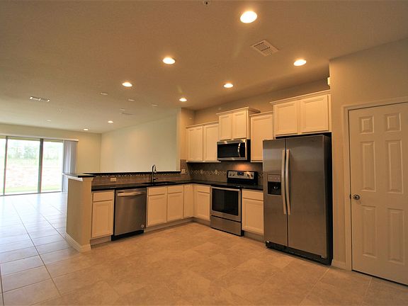 3rd image of 1049 Pavia Dr