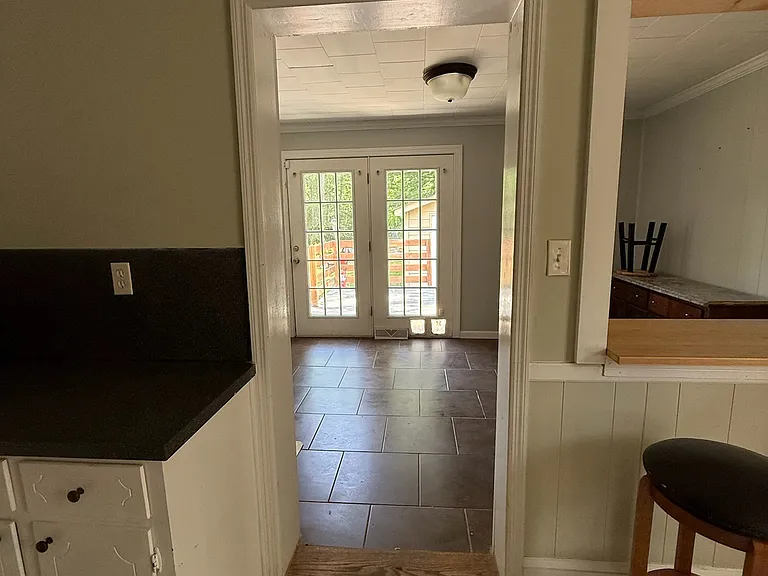 324 E Peterson Dr — Photo 16