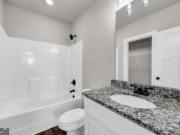 86 S Forest Ave #B — Photo 12