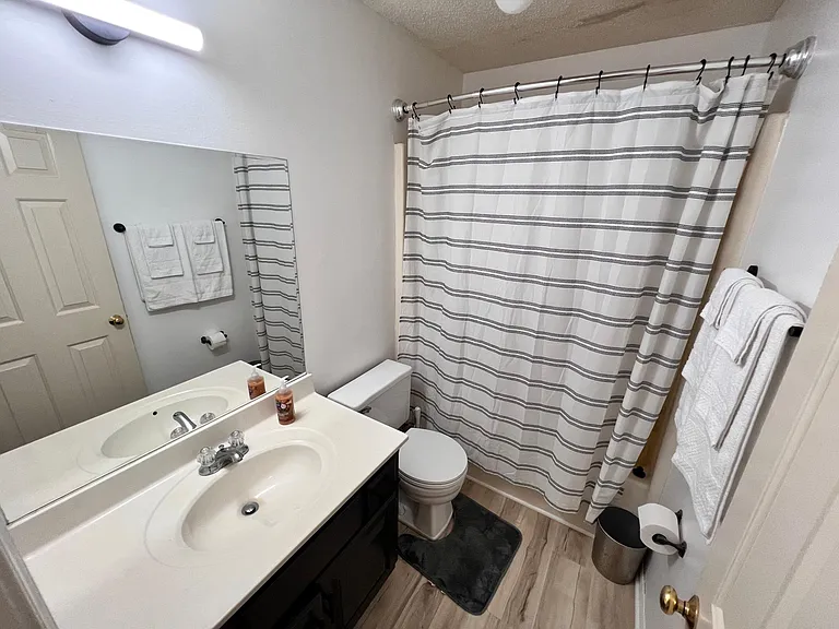 1370 Sherman Ave — Photo 7