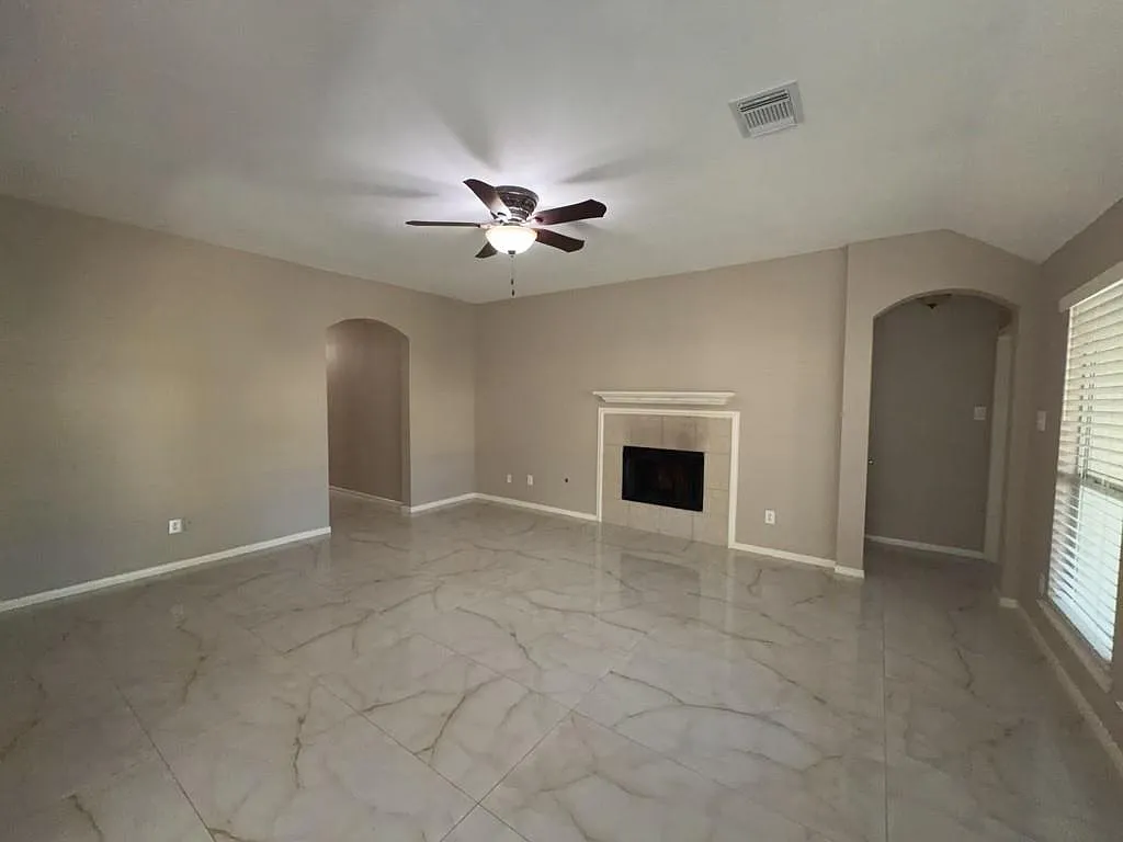 3 bed, 2.0 bath, 1584 sqft, $1,950 — Photo 4