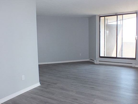 3rd image of 305 Presland Rd #470372
