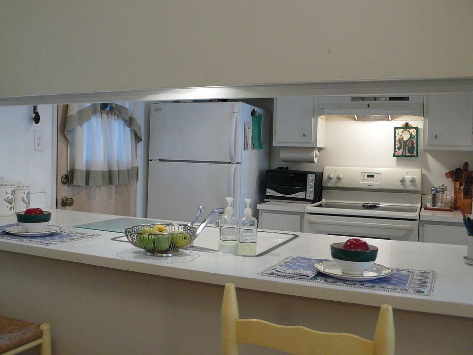 2nd image of 5490 Roundtree Dr APT E