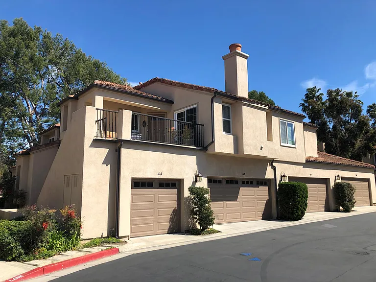 44 Corsica Dr — Photo 1