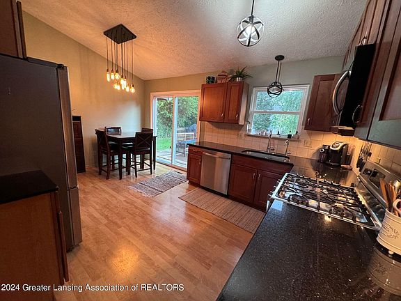 5th image of 2310 Artisan Dr