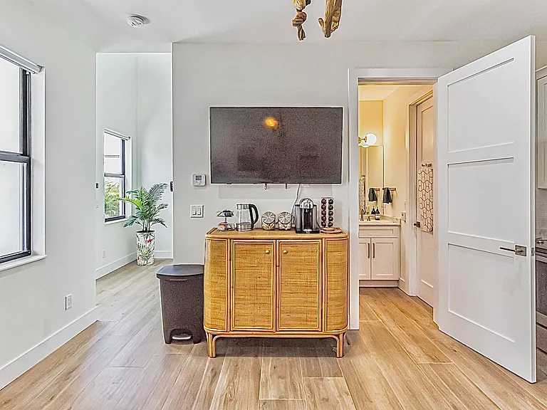 436 Monroe Dr #438 — Photo 5