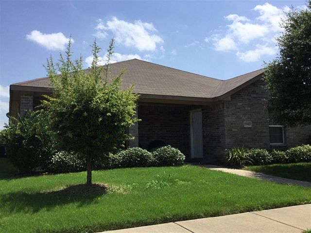 1st image of 1910 Cross Oaks Dr