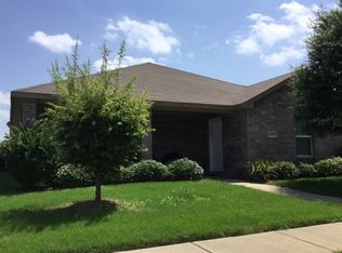 1910 Cross Oaks Dr, Lancaster, TX 75146