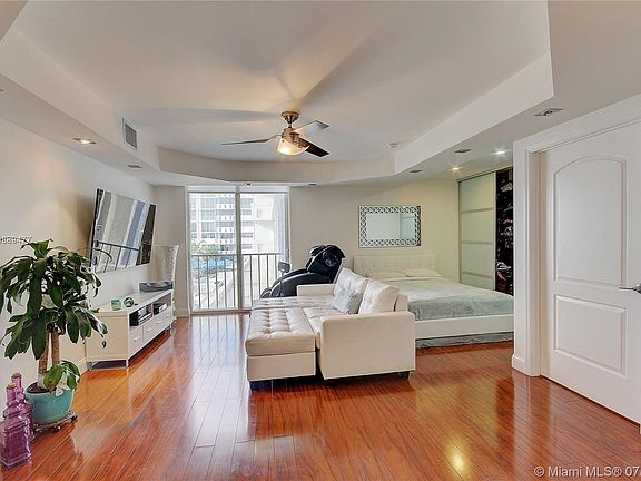 2nd image of 800 West Ave APT 409