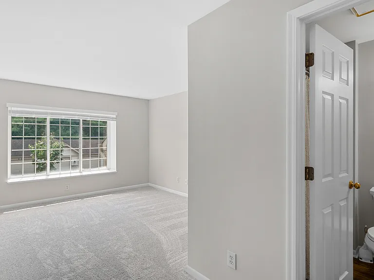 580 Cloverfield Ln #301 — Photo 5