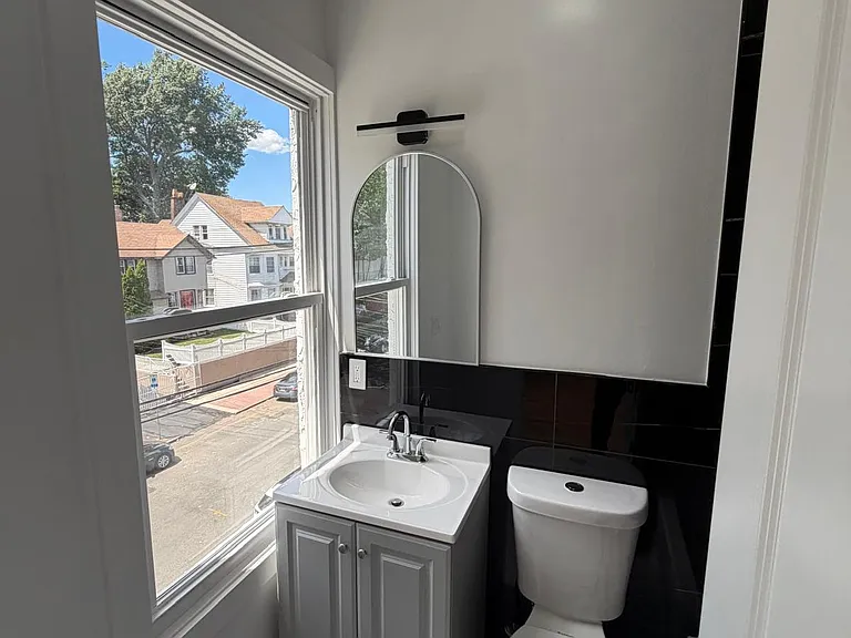 183 Woodside Ave #3F — Photo 9