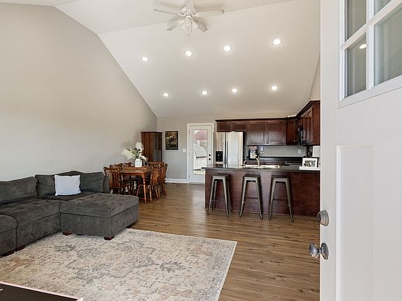 4th image of 123 Timber Ridge Dr