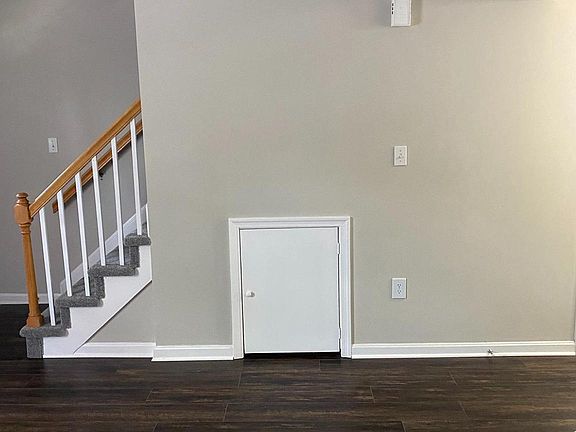 3rd image of 204 Farrell Ln