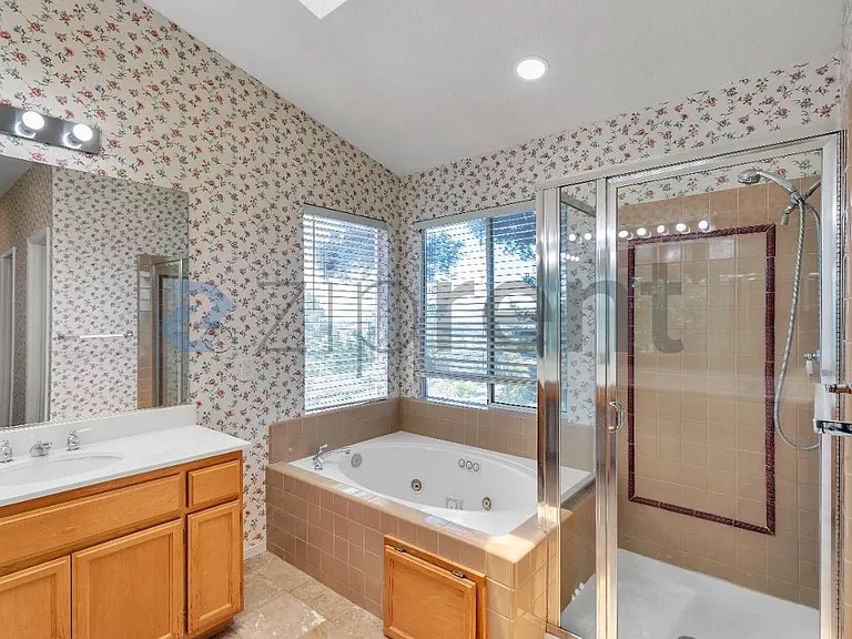 1001 Sandhurst Dr — Photo 57