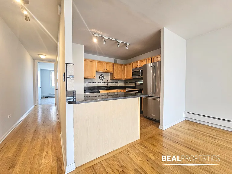 1344 N Dearborn — Photo 48